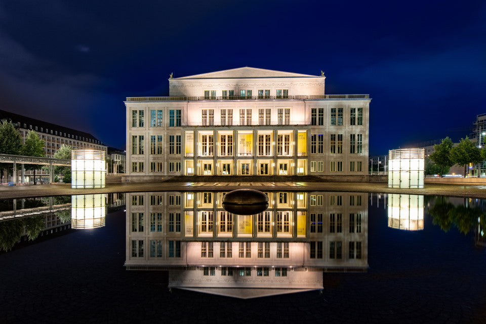 Leipzig Fotospots Oper bei Nacht Spiegelung - Fotogenes Leipzig: 10 Fotospots in der Sachsen-Metropole