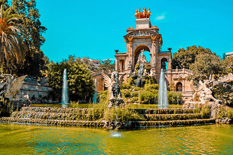 Barcelona Brunnen Font de la Cascada - 17 geniale Fotospots in Barcelona, die du besuchen musst (+Bonus)!