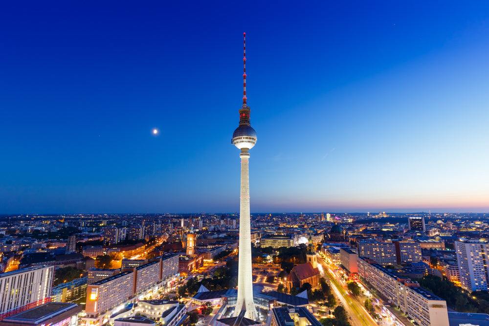 Beste Fotospots Berlin: Vom Hoteldach aus kannst du geile Nachtaufnahmen vom Fernsehturm machen