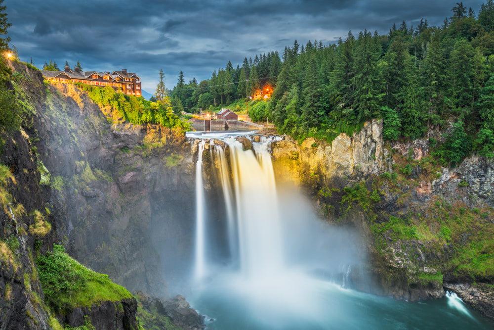 Genialer Fotospot: Nur 35 Minuten von Downtown Seattle entfernt, bestaunst du die Snoqualmie Falls